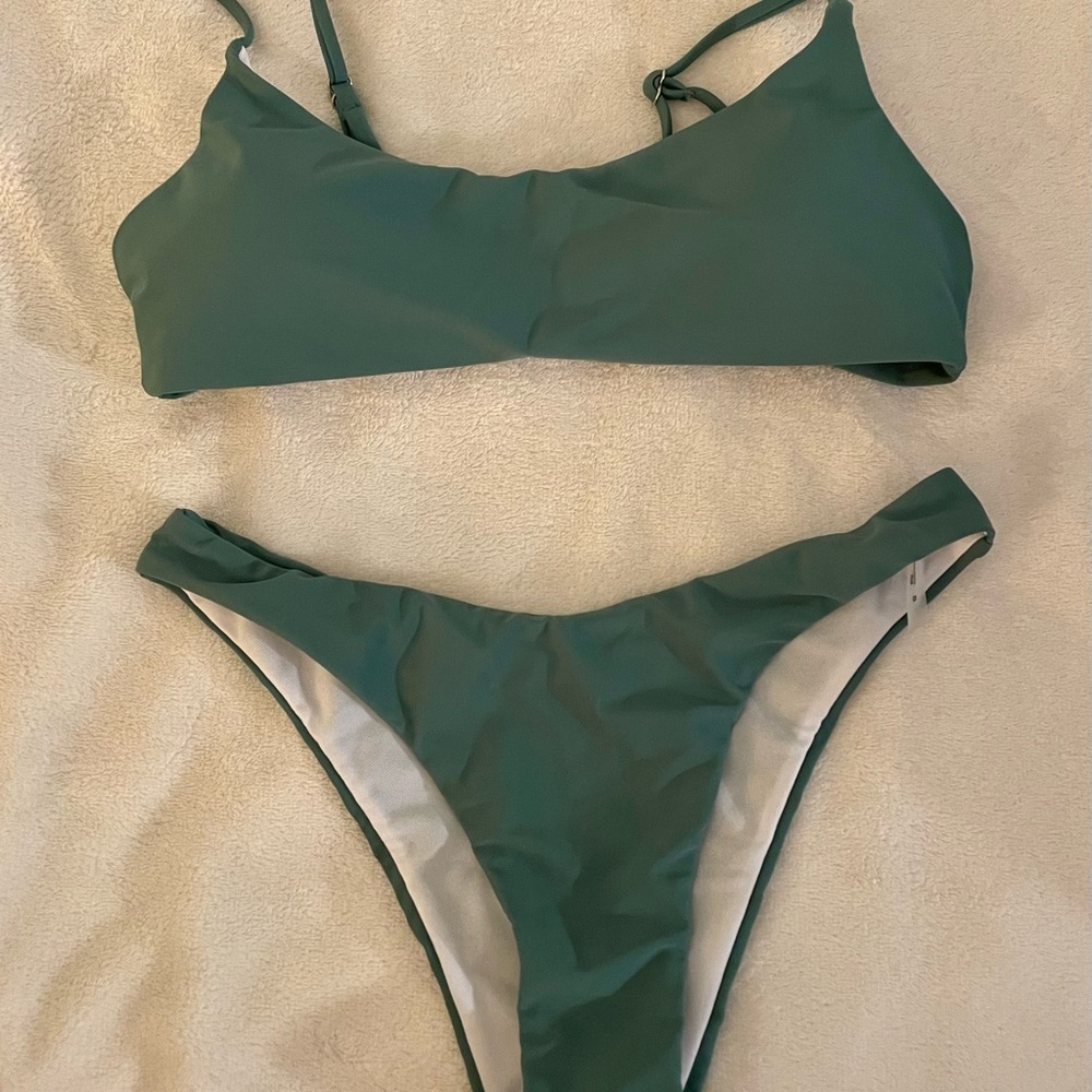 Women’s Two-Piece Green Bikini Set - Scoop Top & High-Cut Bottom